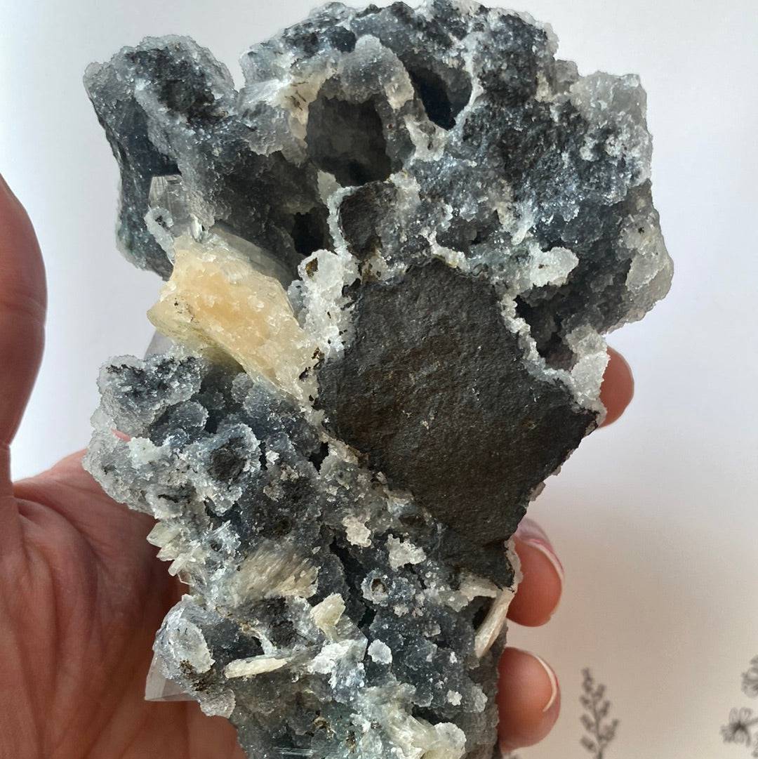 Druzy Chalcedony with Apophyllite and Stilbite 353 g - Moon Room Shop and Wellness