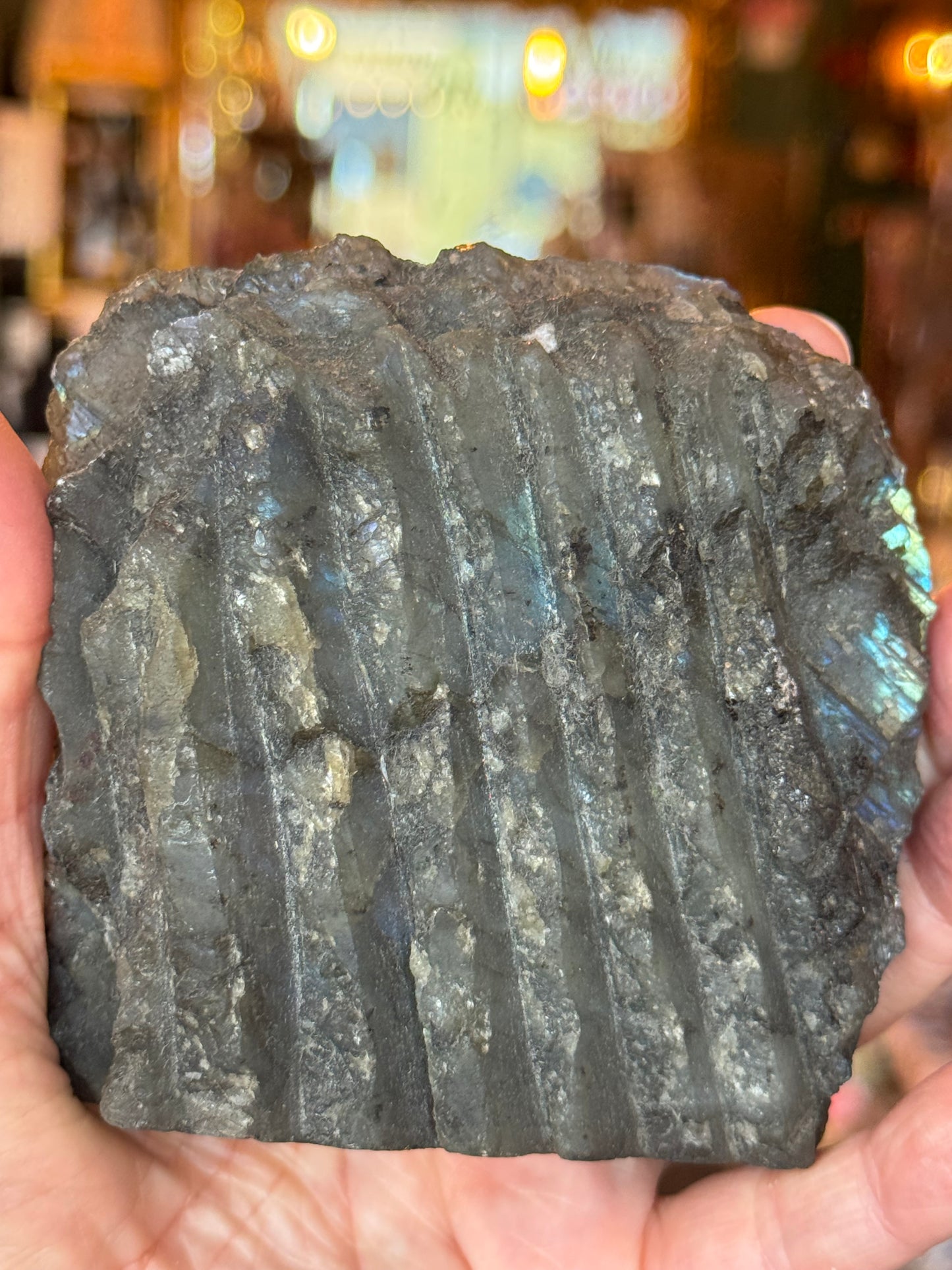 Labradorite Freeform w Natural Back 423 g - Madagascar