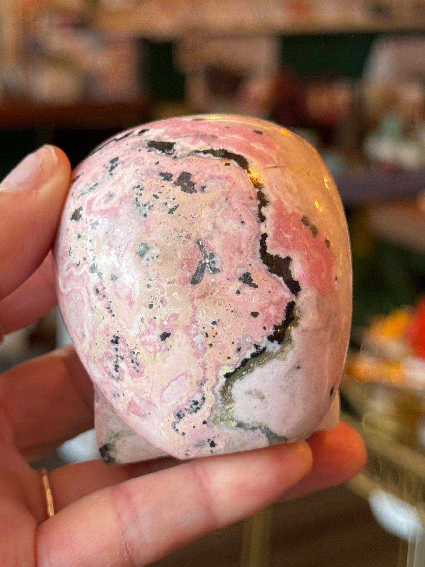 Rhodonite Skull -400 g- Peru - Moon Room Shop and Wellness