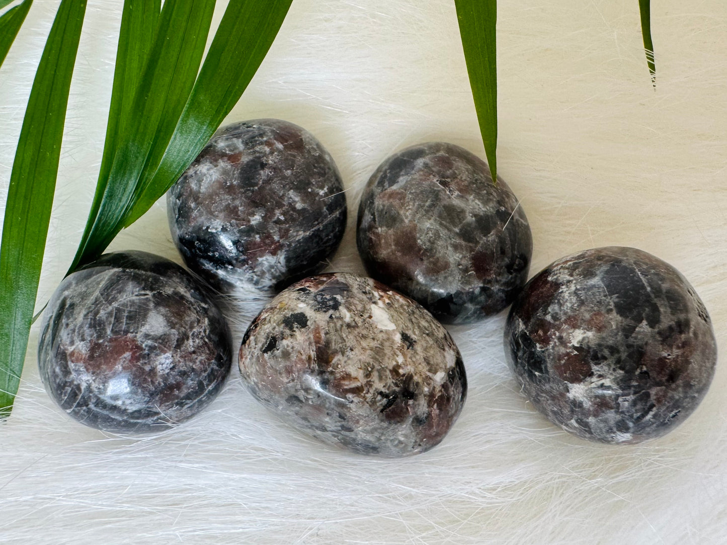 Yooperlite Tumbled (UV REACTIVE!) - Moon Room Shop and Wellness