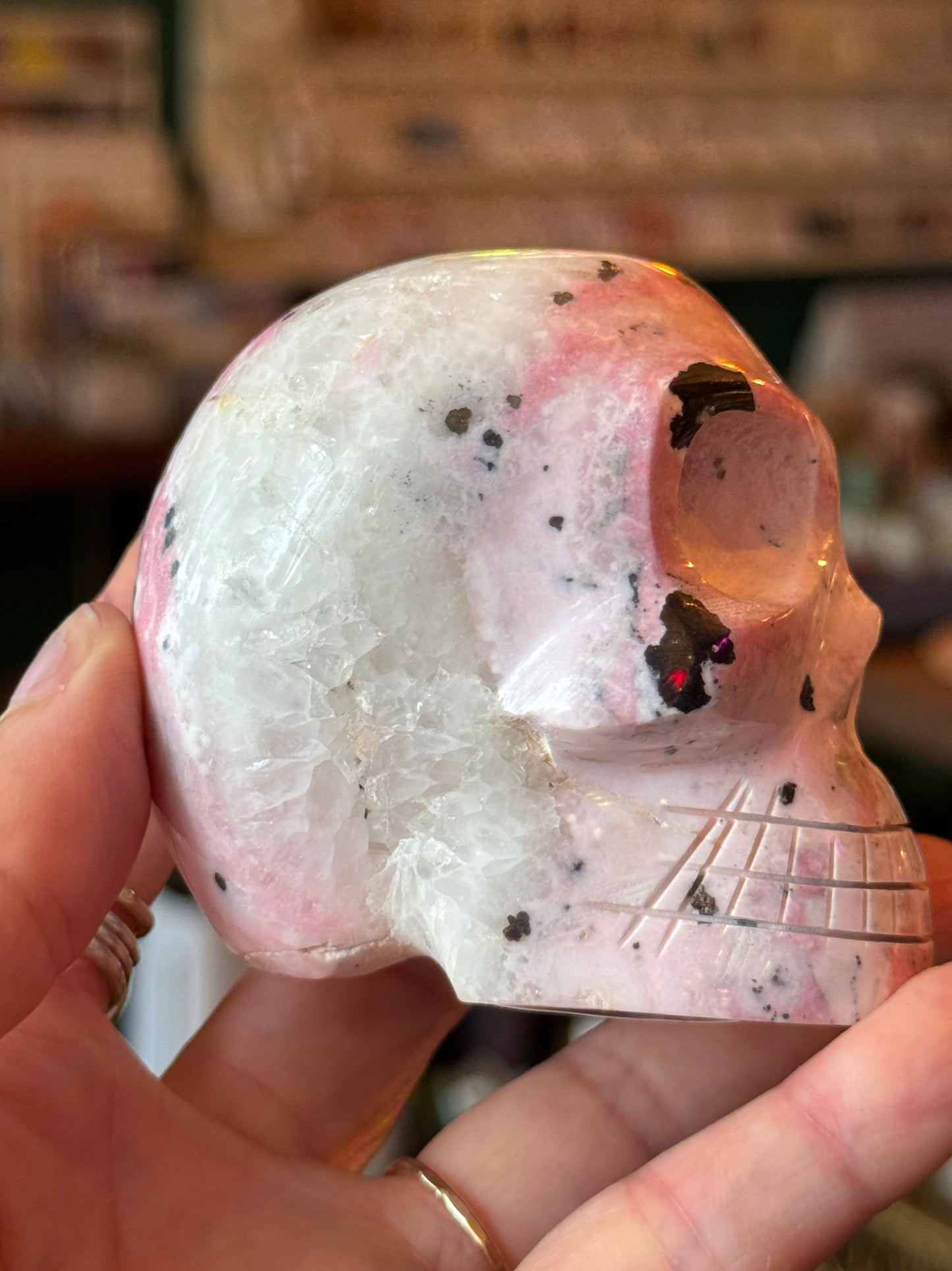 Rhodonite Skull -400 g- Peru - Moon Room Shop and Wellness