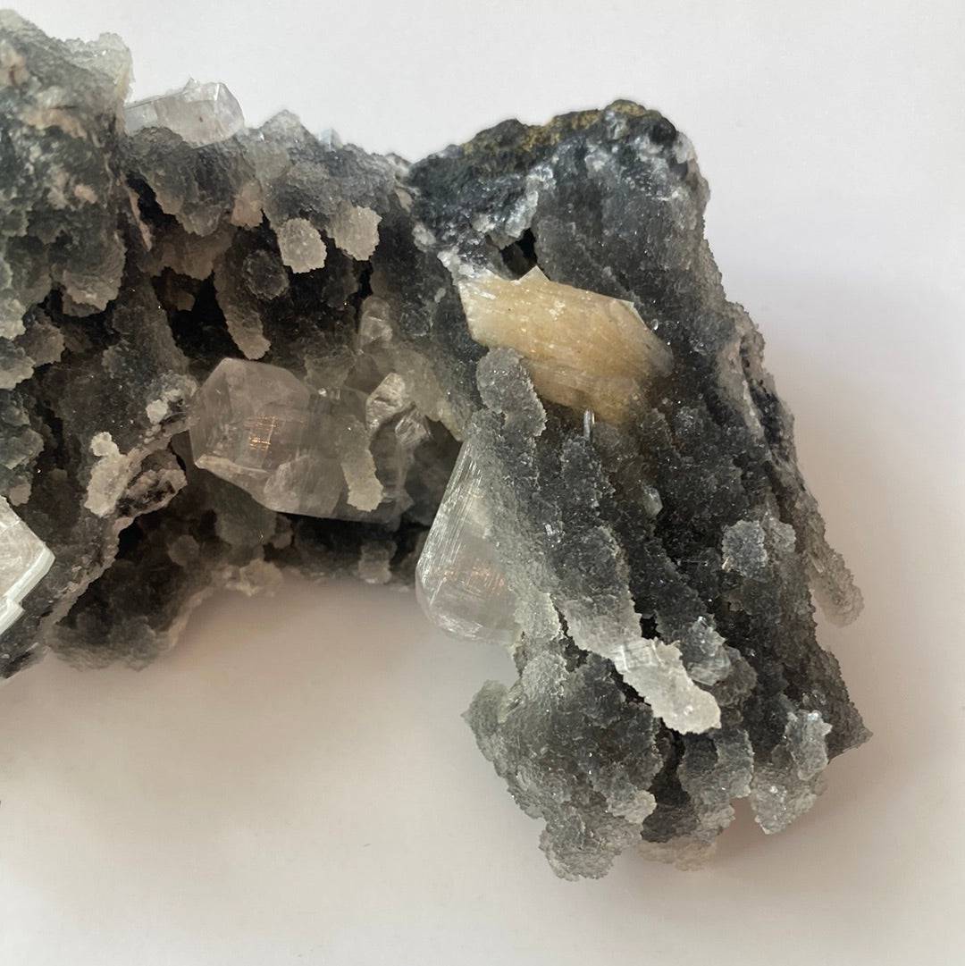 Druzy Chalcedony Stalactite with apophyllite and stilbite 206 g - Moon Room Shop and Wellness