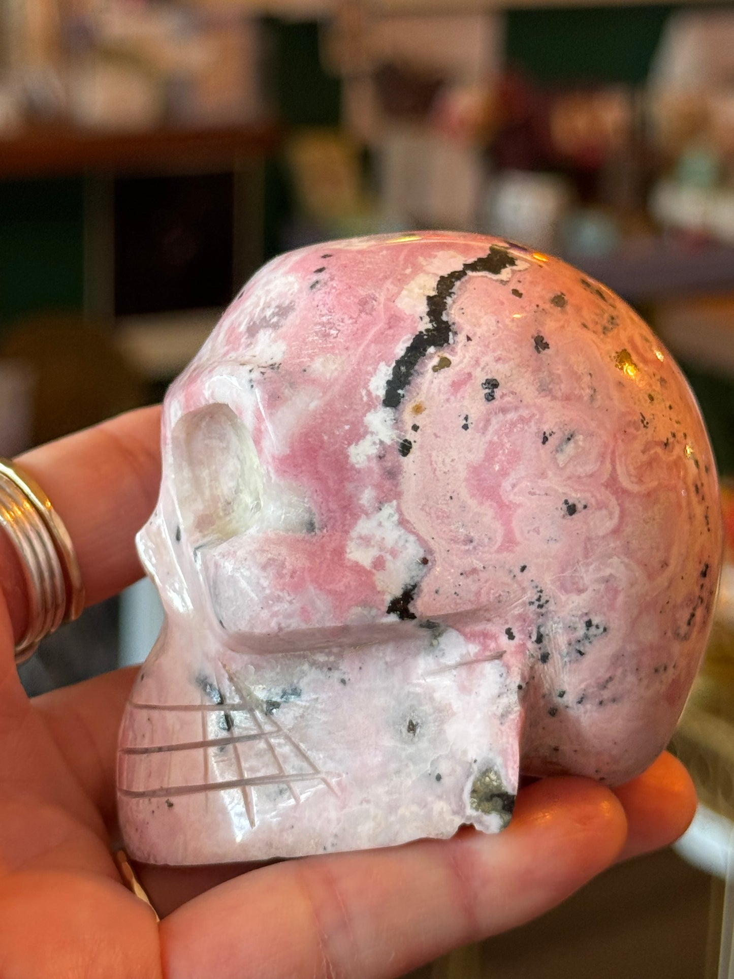 Rhodonite Skull -400 g- Peru - Moon Room Shop and Wellness