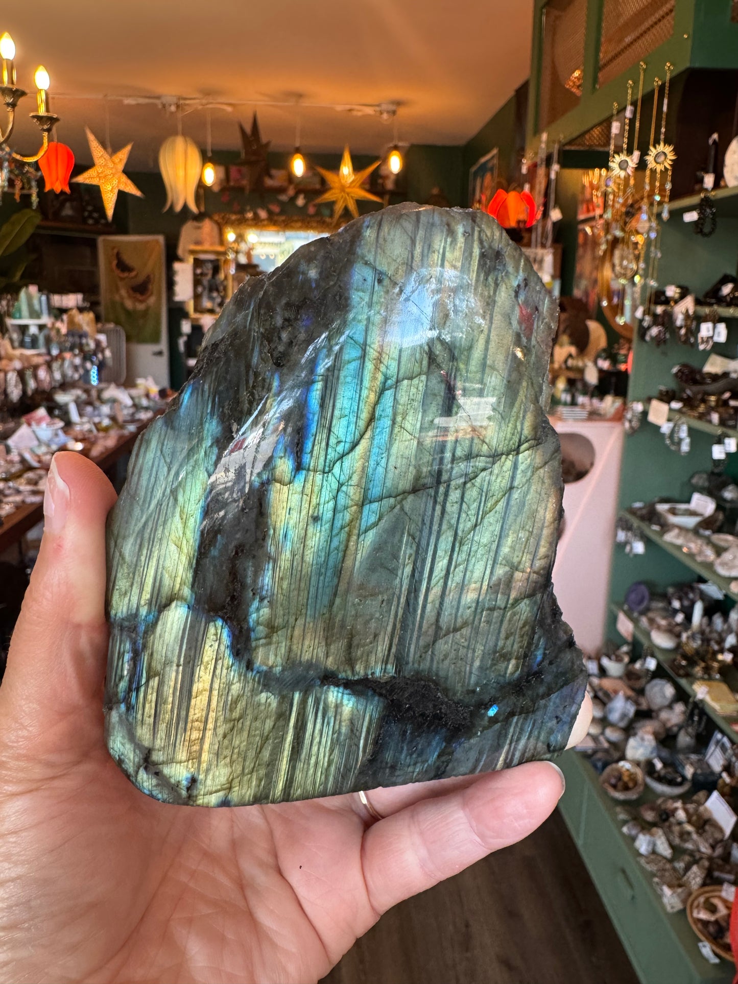 Labradorite Freeform w Natural Back 445 g - Madagascar