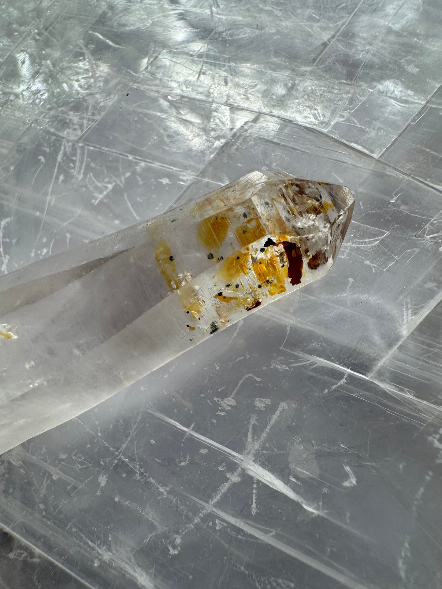 Firefly Petroleum Quartz Specimen 14 g Madagascar UV Reactive - Moon Room Shop and Wellness