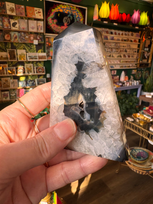 Black Agate Onyx Tower 157 g - Moon Room Shop and Wellness
