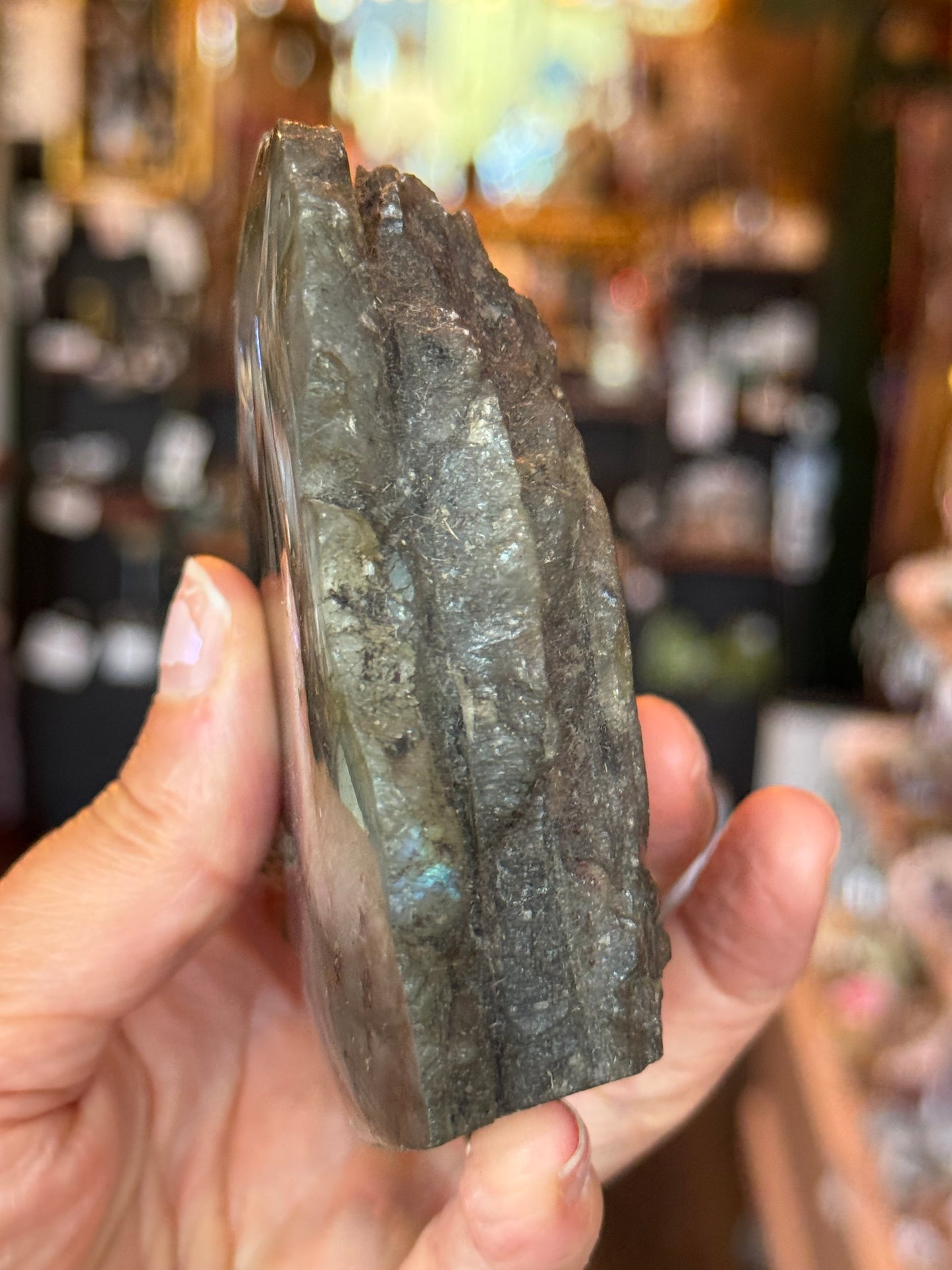 Labradorite Freeform w Natural Back 423 g - Madagascar