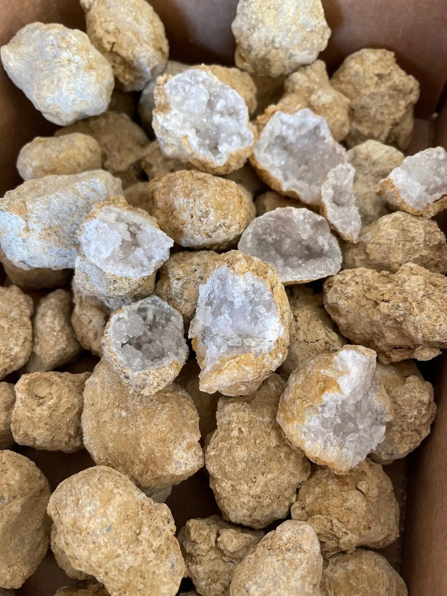 Break Open Geode - Moon Room Shop and Wellness