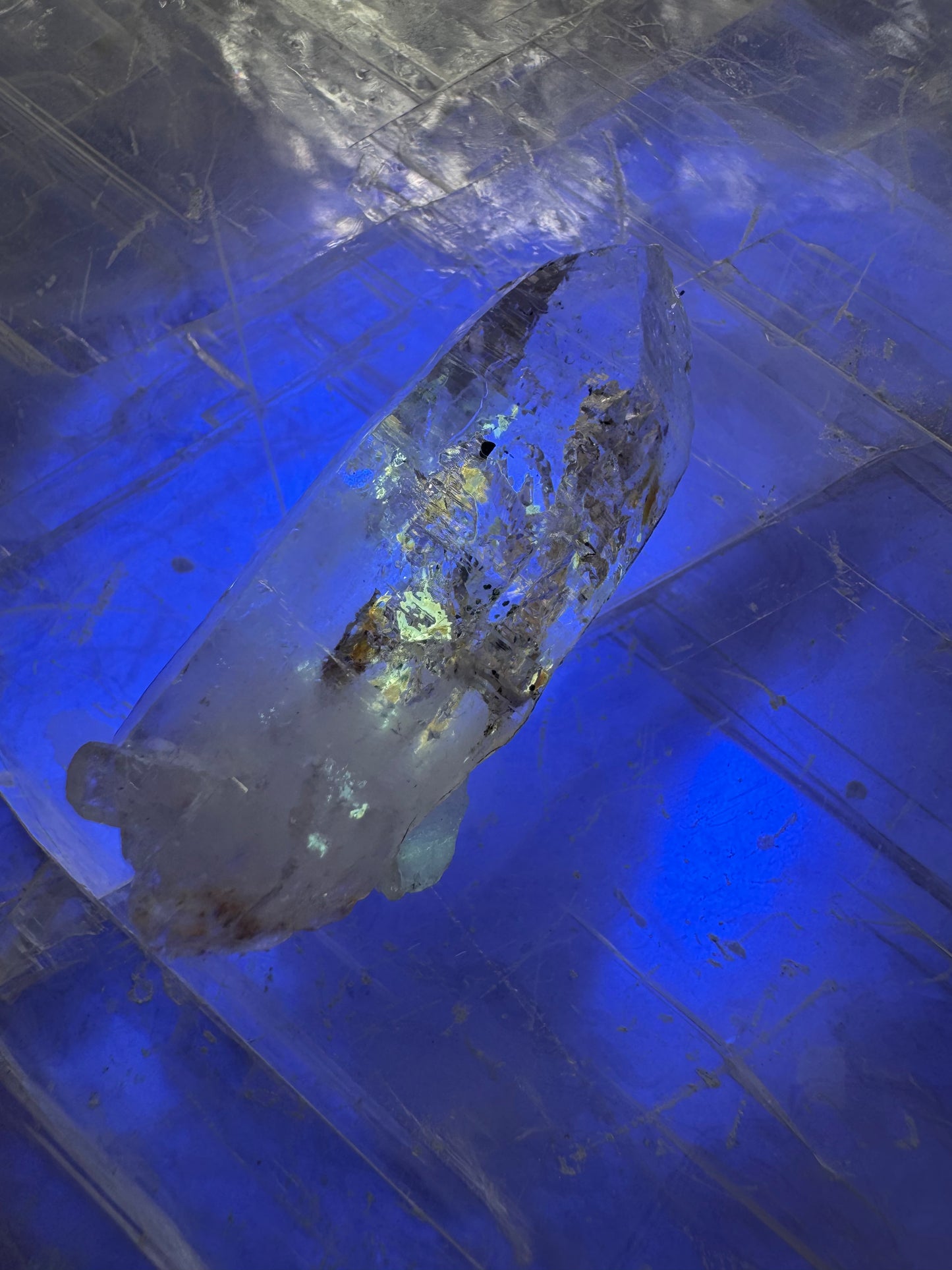 Firefly Petroleum Quartz Specimen 11 g Madagascar UV Reactive - Moon Room Shop and Wellness
