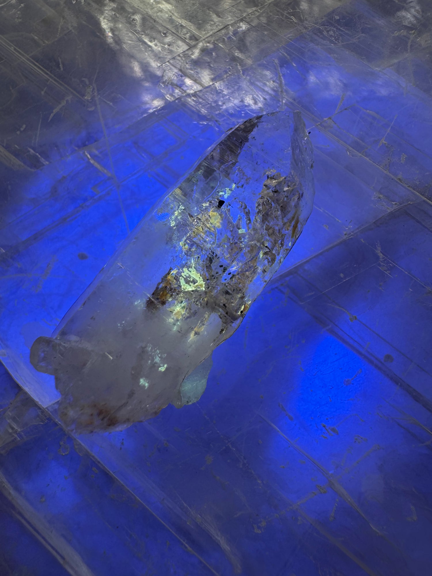 Firefly Petroleum Quartz Specimen 11 g Madagascar UV Reactive - Moon Room Shop and Wellness