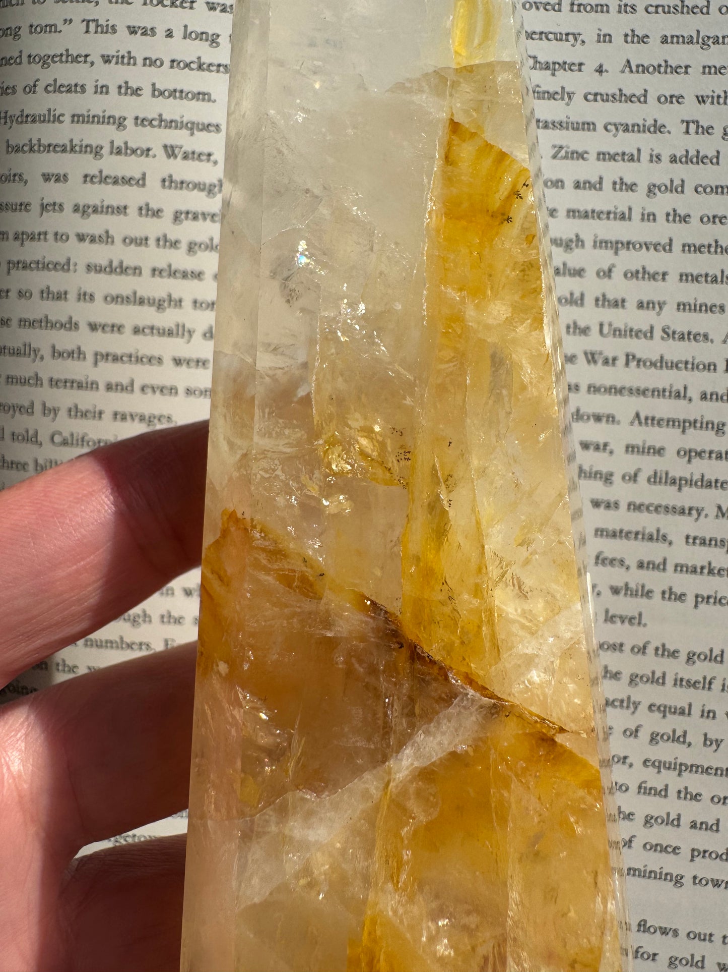 Golden Healer Quartz Tower 290 g Brazil - Divine Beauty