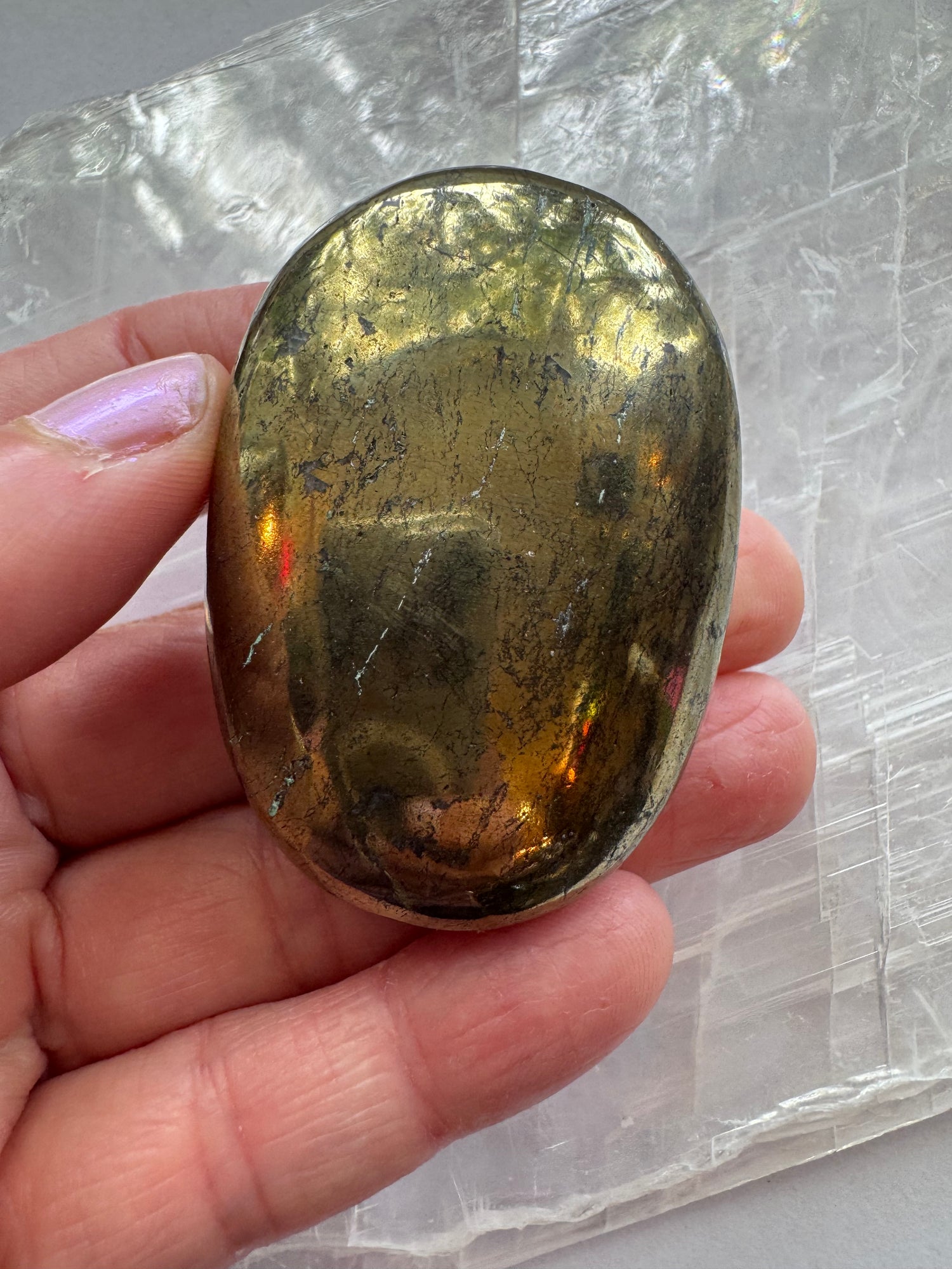 Chalcopyrite Palmstone 93 g Peru - Moon Room Shop and Wellness