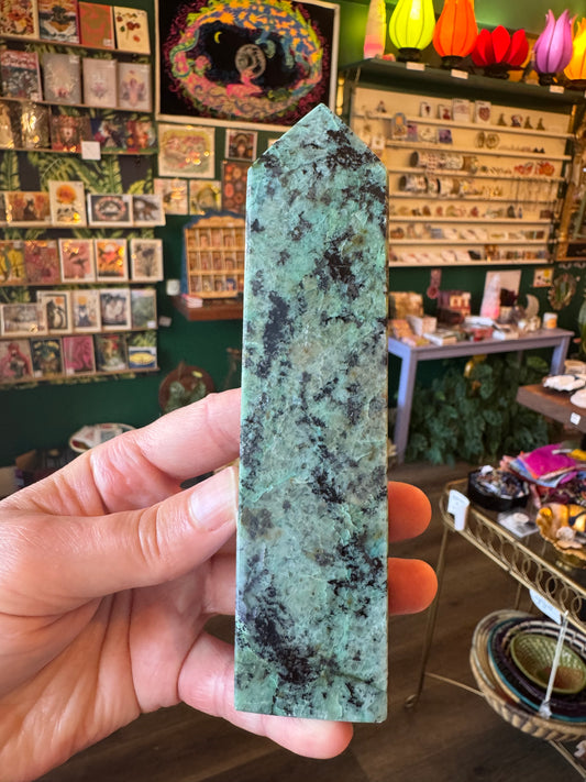 Emerald Tower 274 g - Moon Room Shop and Wellness