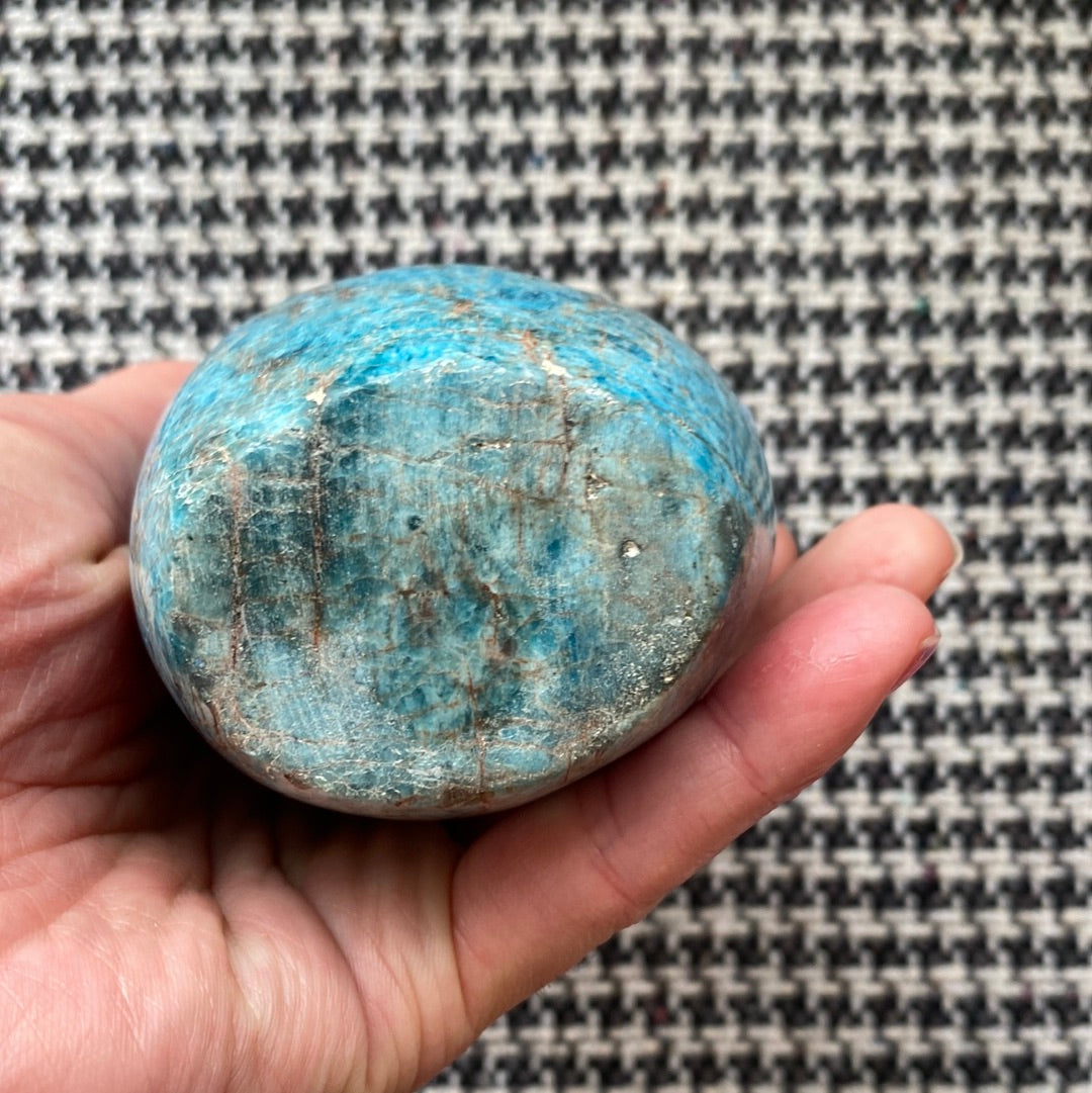 Blue Apatite Freeform 620 g - Moon Room Shop and Wellness