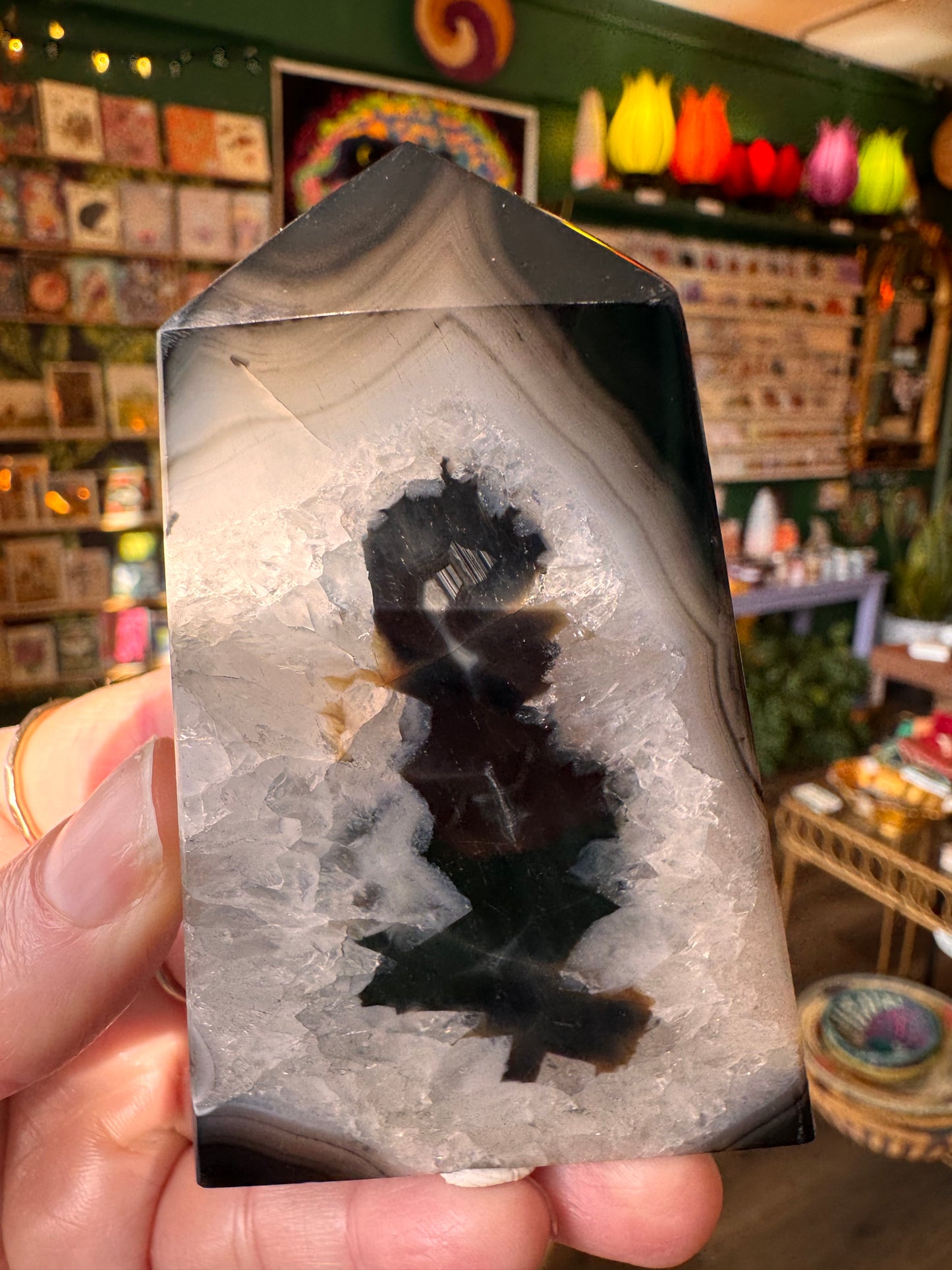 Black Agate Onyx Tower 157 g - Moon Room Shop and Wellness