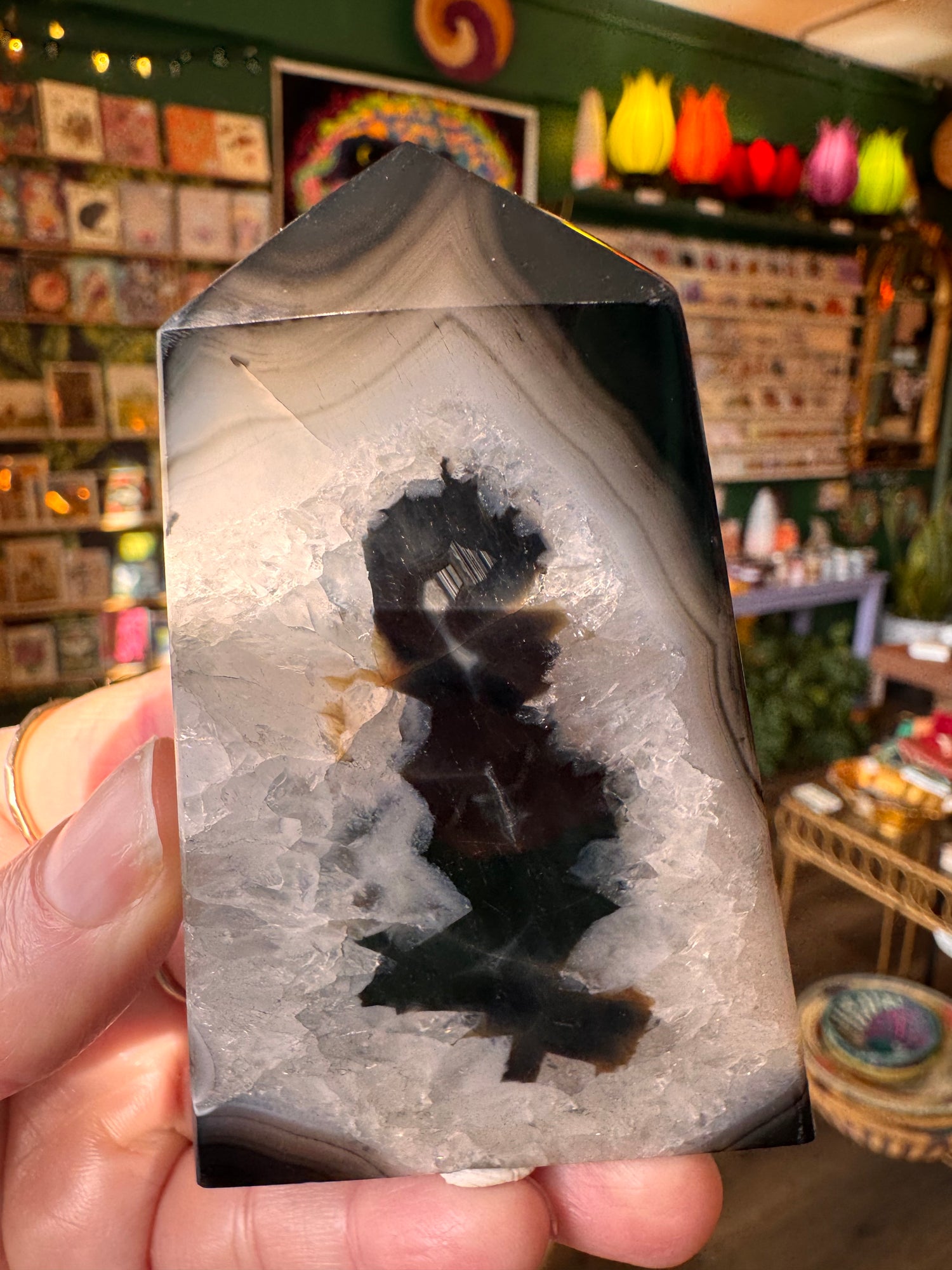Black Agate Onyx Tower 157 g - Moon Room Shop and Wellness