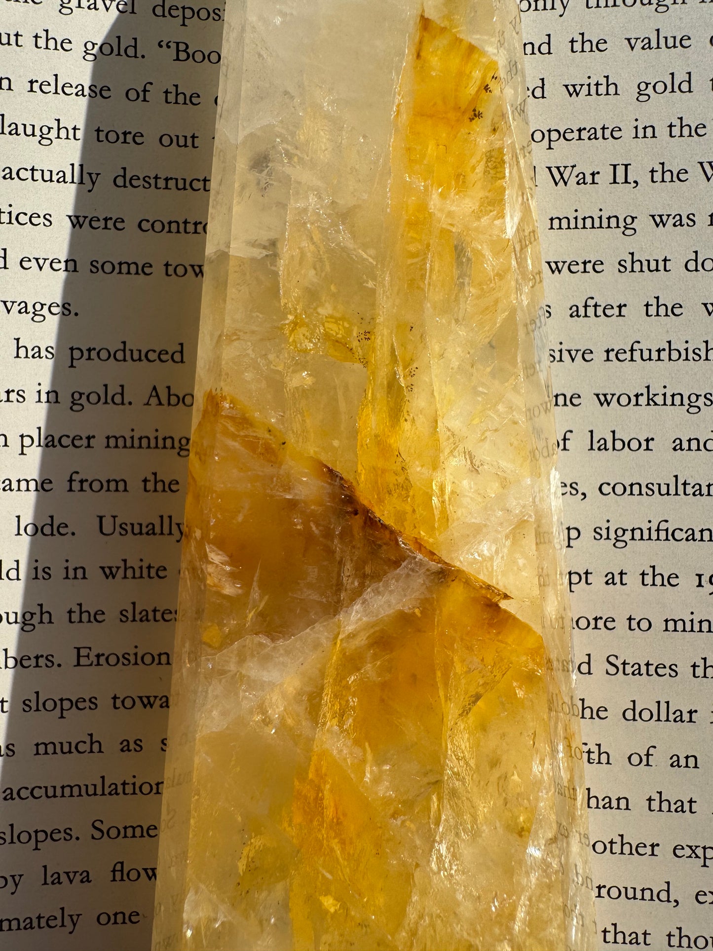 Golden Healer Quartz Tower 290 g Brazil - Divine Beauty