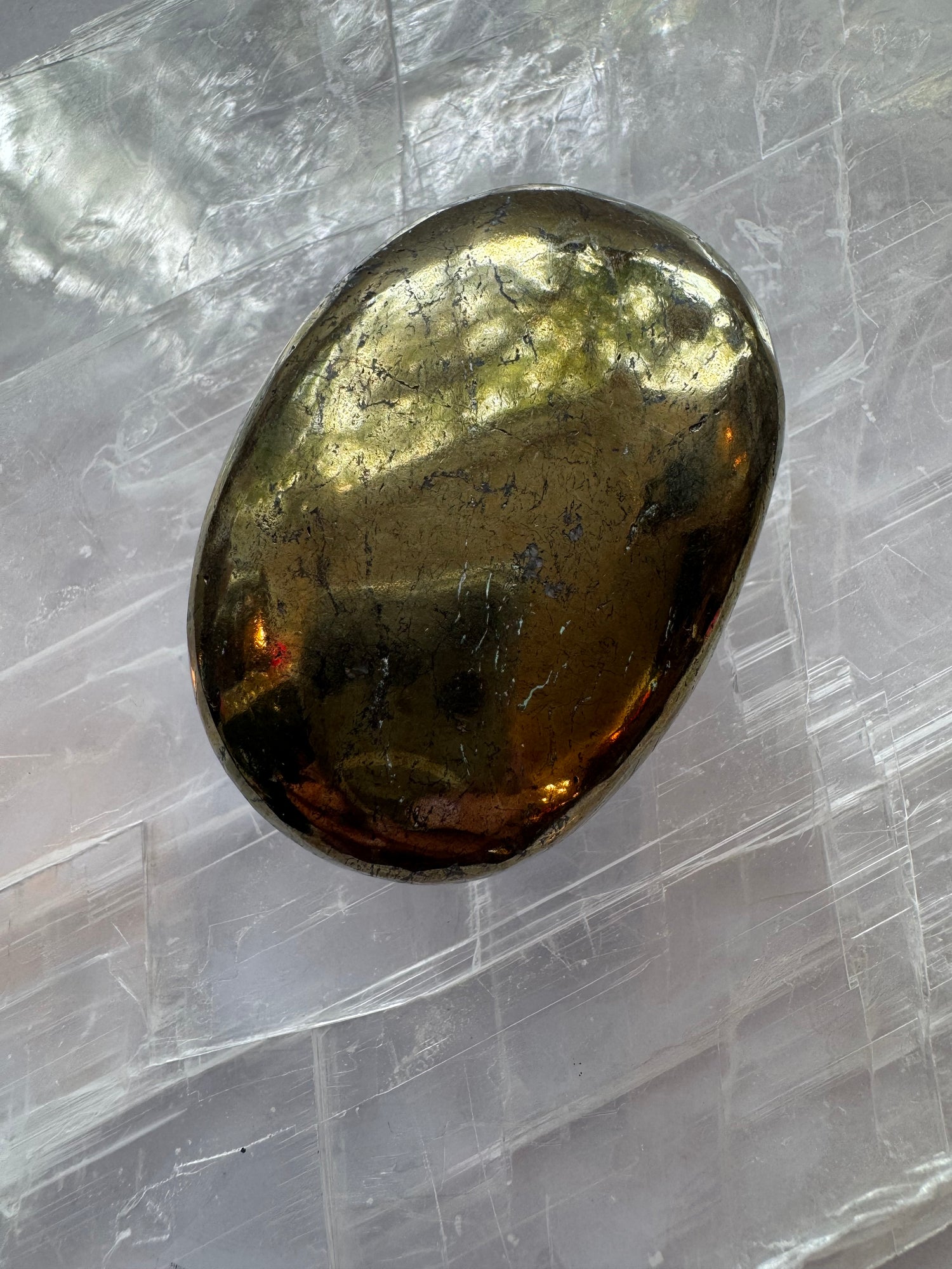 Chalcopyrite Palmstone 93 g Peru - Moon Room Shop and Wellness