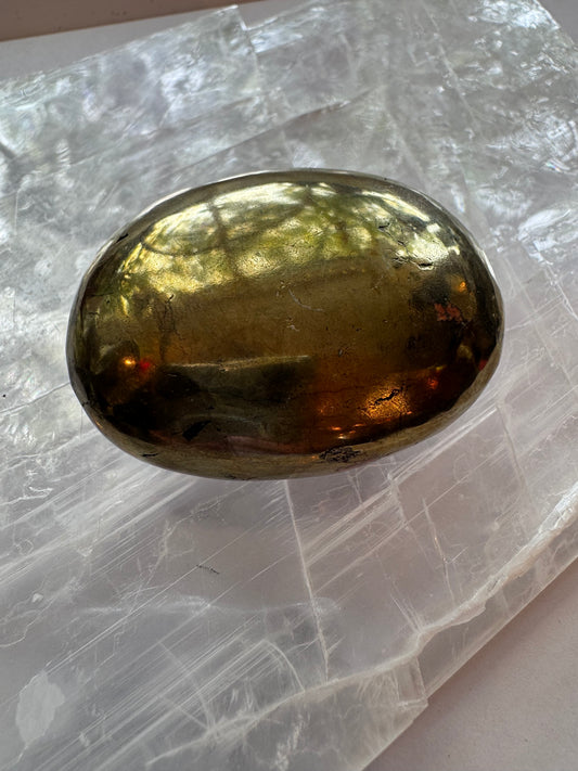 Chalcopyrite Palmstone 120 g Peru - Moon Room Shop and Wellness
