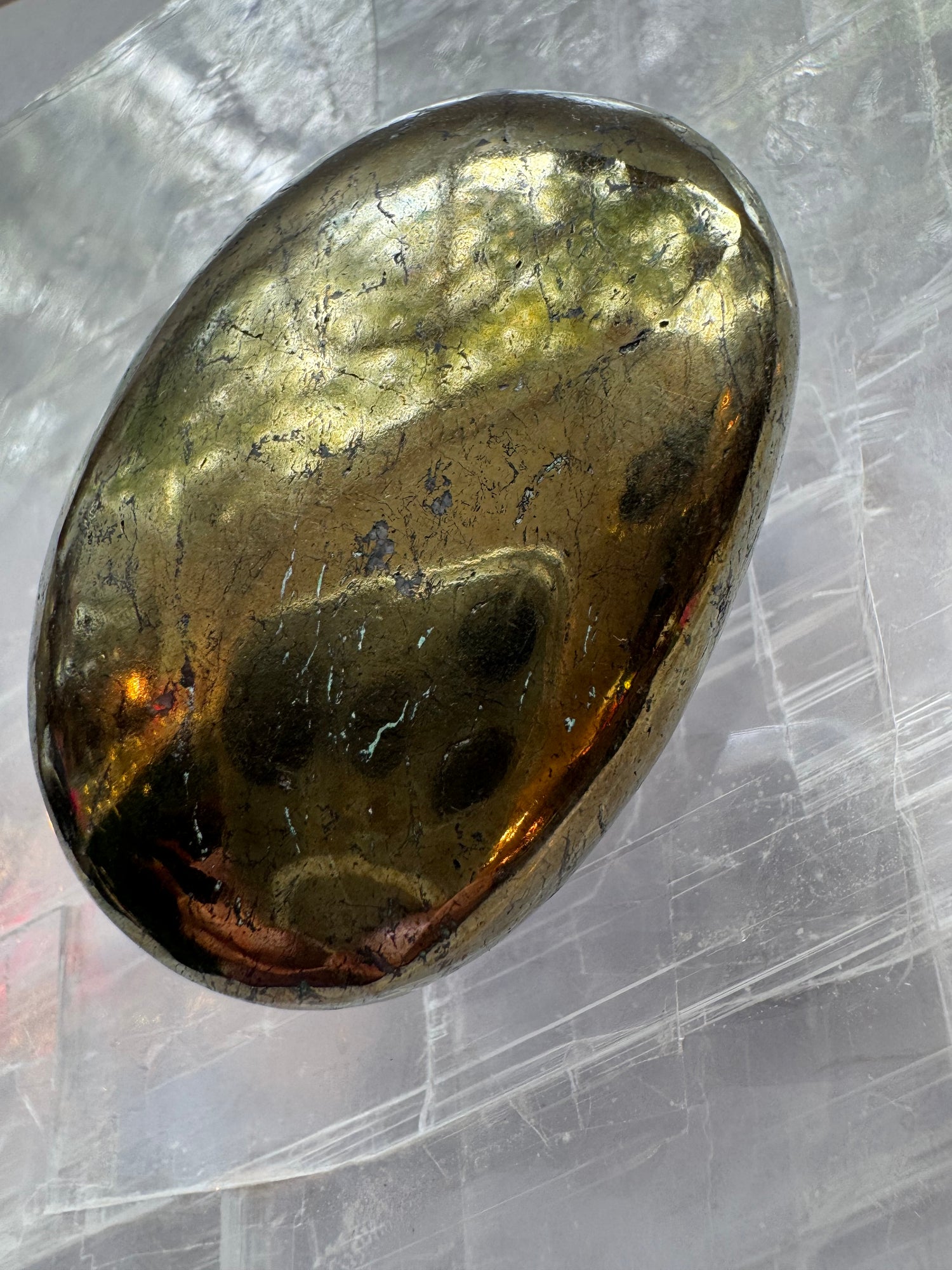 Chalcopyrite Palmstone 93 g Peru - Moon Room Shop and Wellness