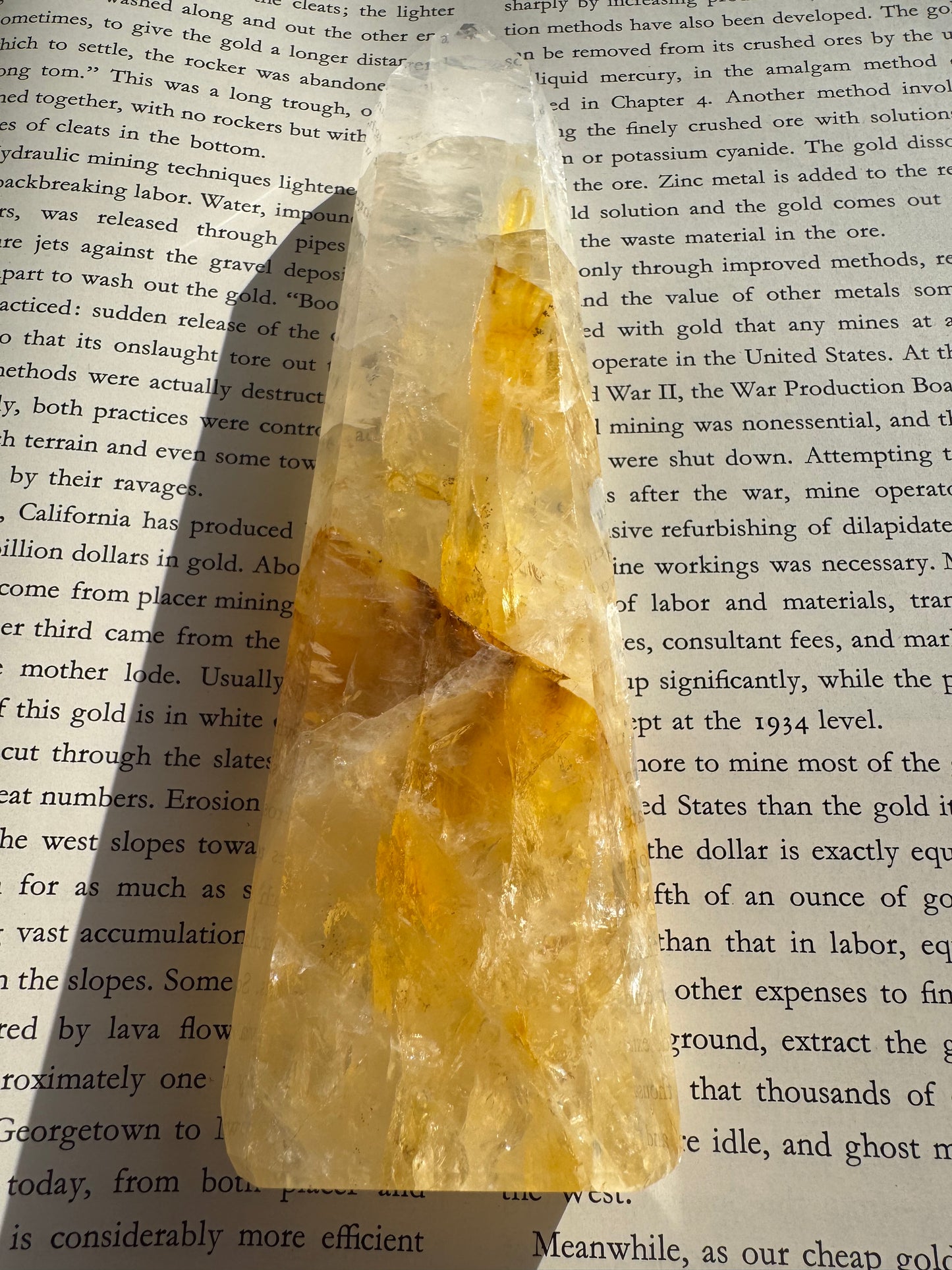 Golden Healer Quartz Tower 290 g Brazil - Divine Beauty