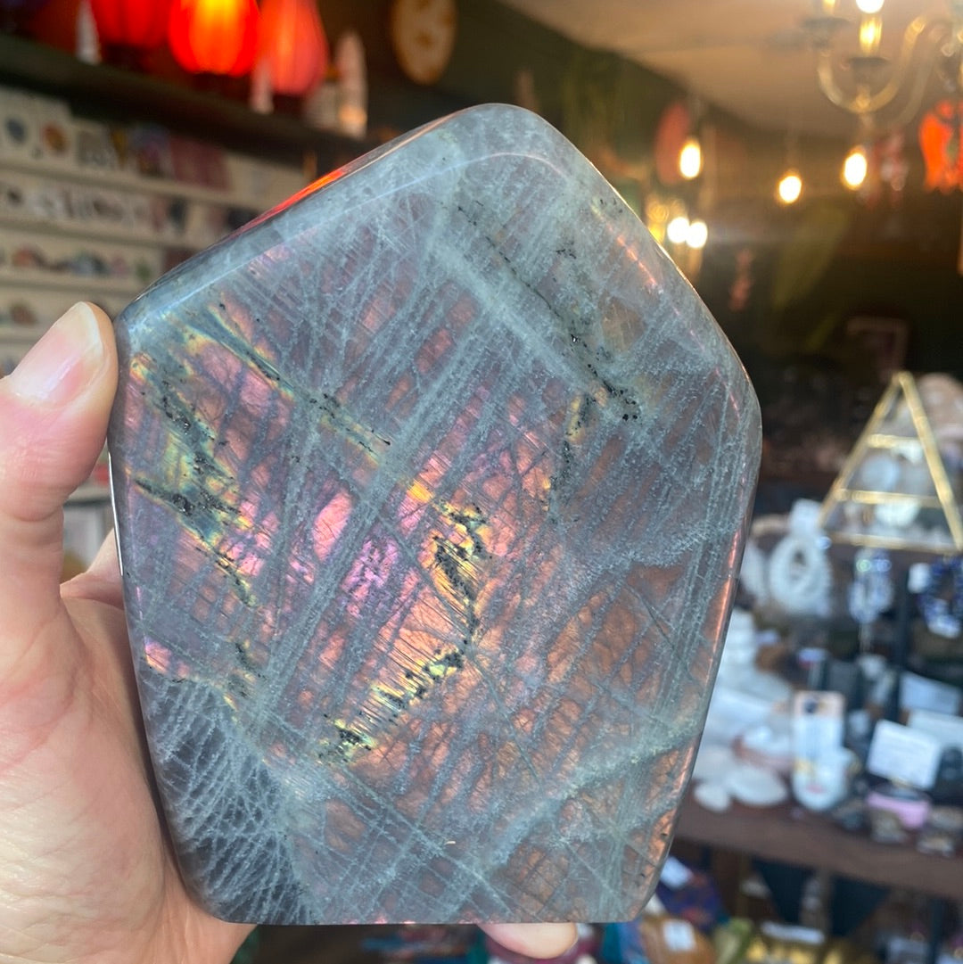 Sunset Labradorite Freeform 904 g - Moon Room Shop and Wellness