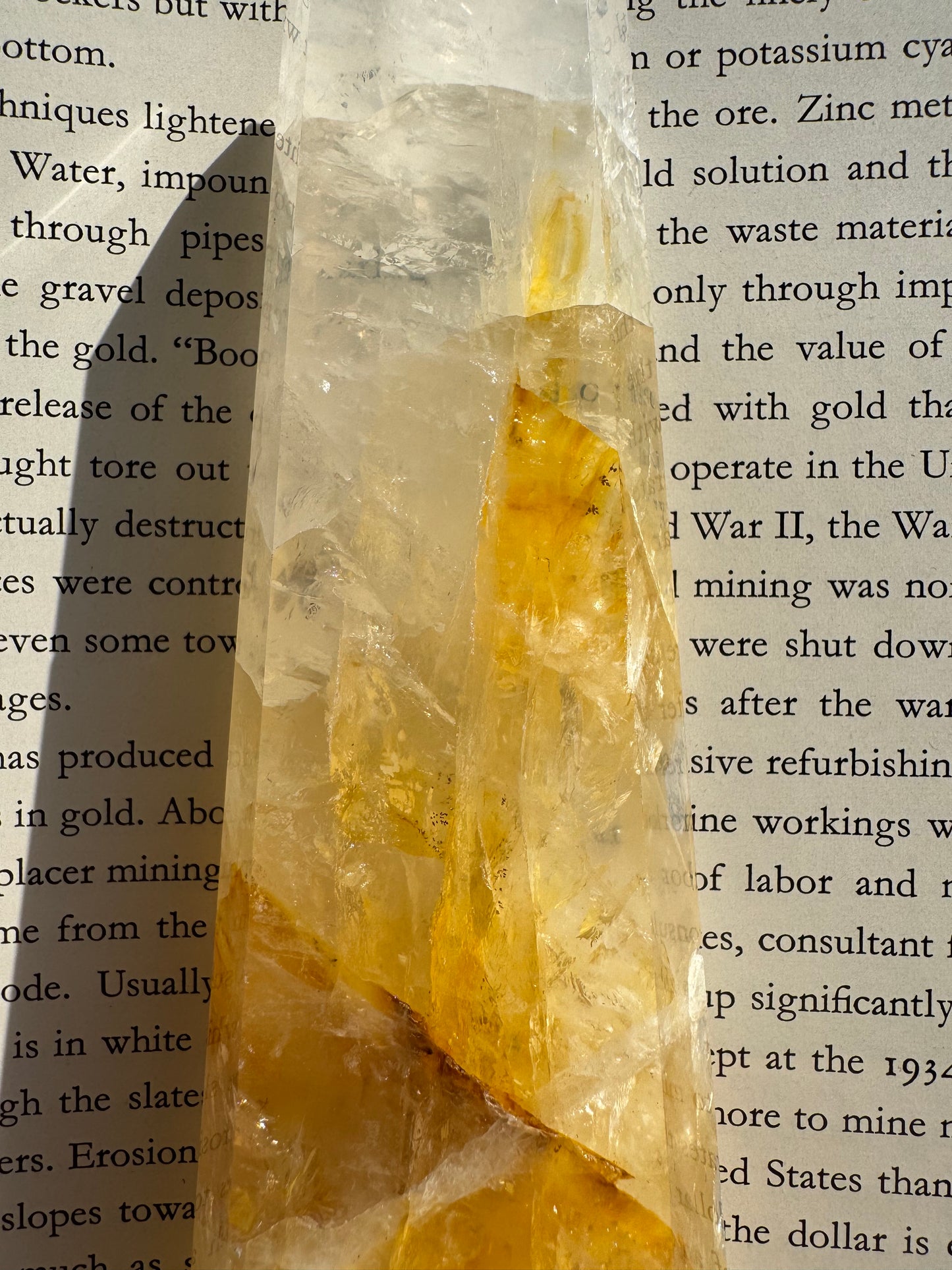 Golden Healer Quartz Tower 290 g Brazil - Divine Beauty