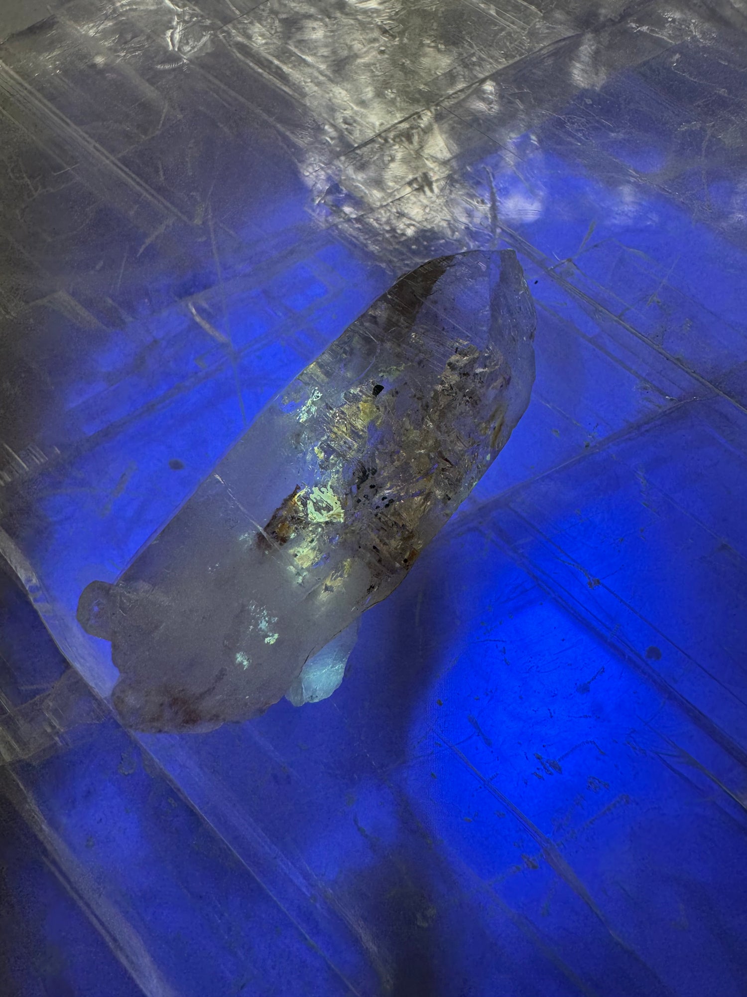 Firefly Petroleum Quartz Specimen 11 g Madagascar UV Reactive - Moon Room Shop and Wellness