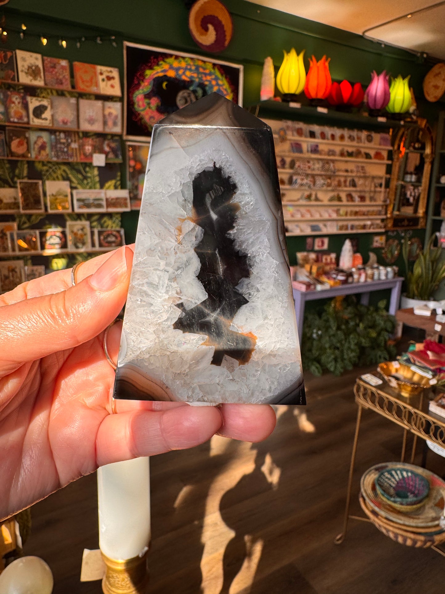 Black Agate Onyx Tower 157 g - Moon Room Shop and Wellness