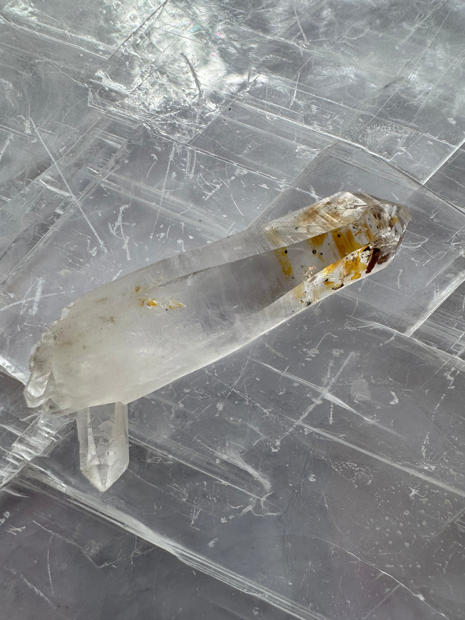 Firefly Petroleum Quartz Specimen 14 g Madagascar UV Reactive - Moon Room Shop and Wellness