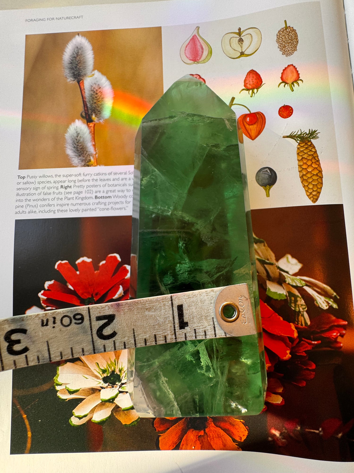 Green Fluorite Tower U.V. Reactive 399 g Argentina - Moon Room Shop and Wellness
