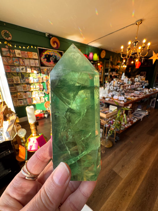 Green Fluorite Tower U.V. Reactive 399 g Argentina - Moon Room Shop and Wellness