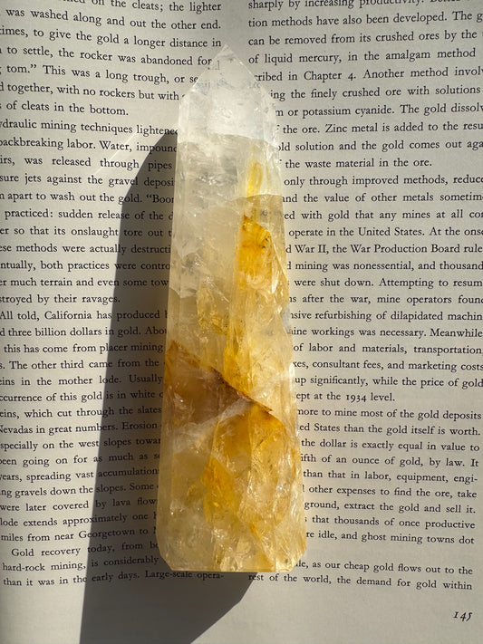 Golden Healer Quartz Tower 290 g Brazil - Divine Beauty