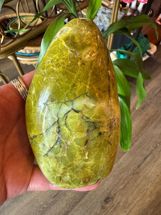 Green Opal Freeform 417 g - Madagascar Beauty! - Moon Room Shop and Wellness