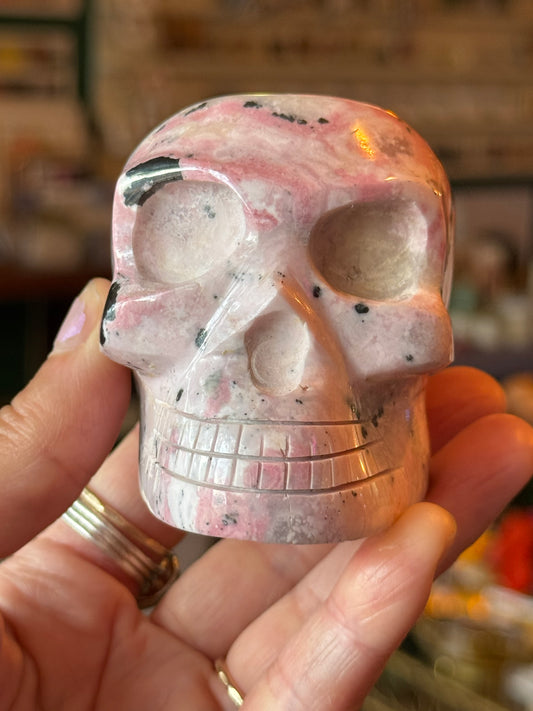 Rhodonite Skull -400 g- Peru - Moon Room Shop and Wellness